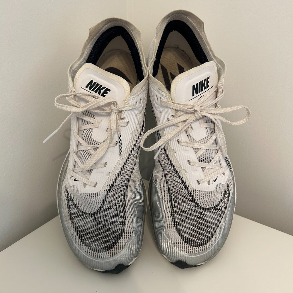 Women's Nike Zoomx Size 9.5 (White and Black) - Picture 4 of 6